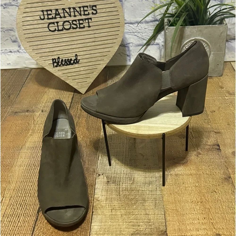 Eileen fisher Milton Tumbled Nubuck Bootie
Size 9